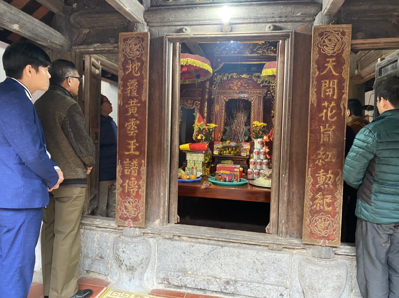 Đoàn HĐHTVN dâng hương tai hậu cung thờ Tướng công Tạ Sùng Hy