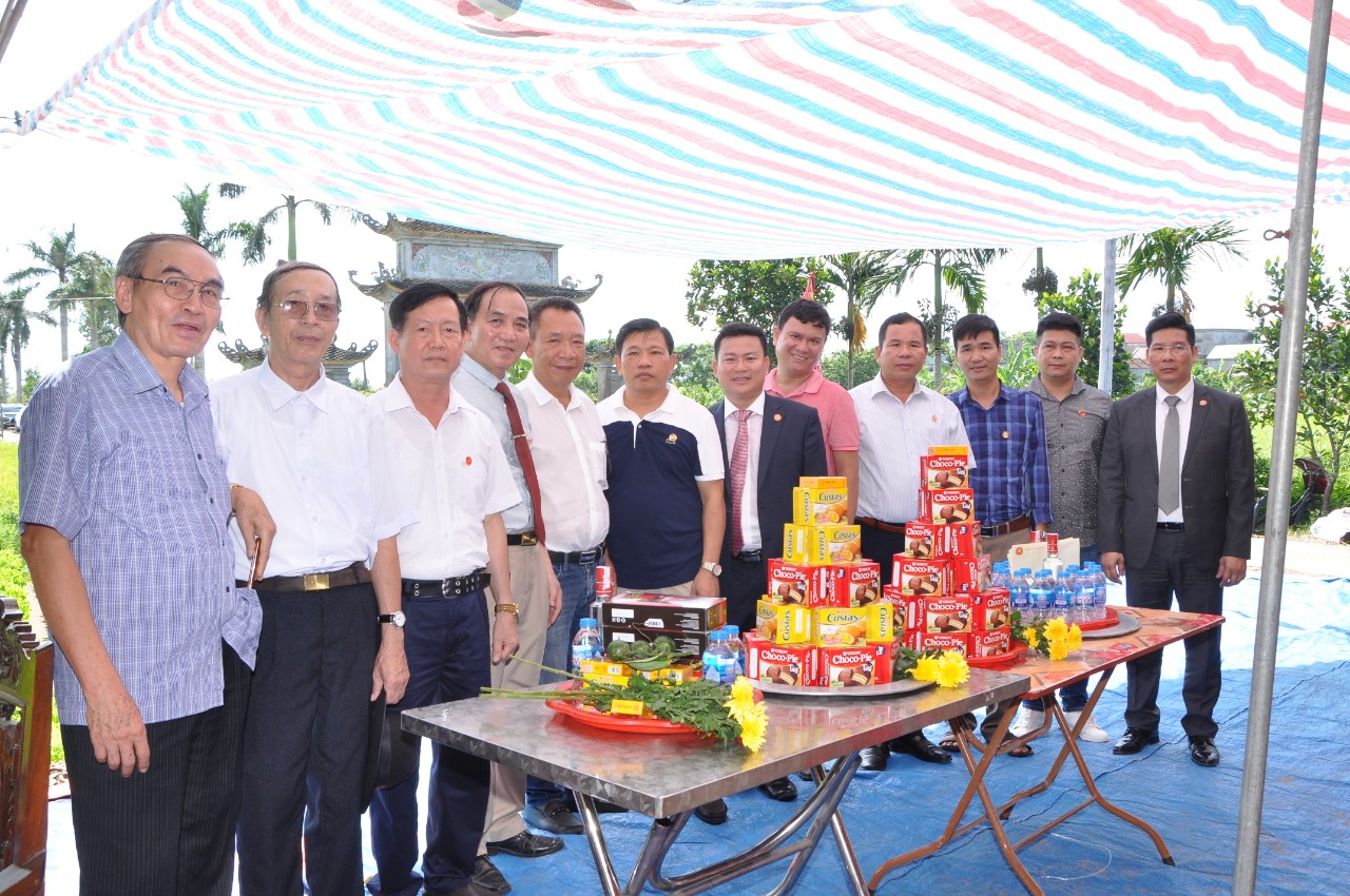 Đoàn HĐHTVN đã đến dâng hương sau khi hoàn thành cơ bản cấc hạng mục của khu di tích 