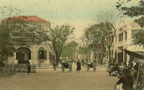 Khu phố này xưa kia (phố Quang Trung, TP Bắc Giang ngày nay) có nhiều ngôi nhà xây theo kiến trúc kiểu Pháp. 