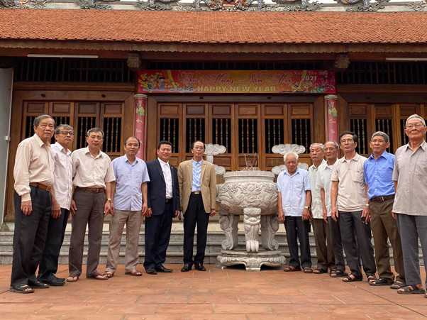 Ngày 31/03/2021, ông Tạ Văn Khá-PCT HĐHTVN, ông Tạ Ngọc Nam-UV HĐHTVN đã đến dâng hương 