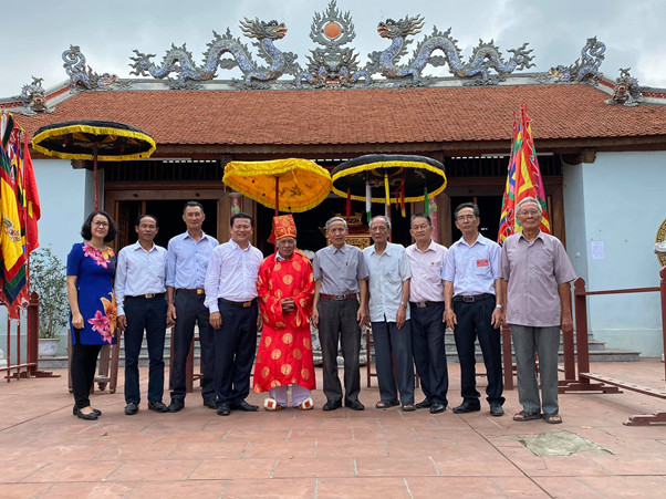 Ngày 24/04/2021 , Ông Tạ Ngọc Nam-UVHĐHTVN, Ông Tạ Huỳnh -PCT CLB Doanh Nhân Họ Tạ Việt Nam, Ông Tạ Đăng Lộ -UVHĐHTVN, cùng Ban Chấp Hành Họ Tạ Bắc Giang đã đến dâng hương 