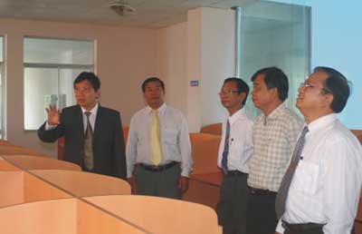 Lãnh đạo Sở GD&ĐT tỉnh Quảng Ngãi thăm chi nhánh trường ĐH Công Nghiệp tại Quảng Ngãi