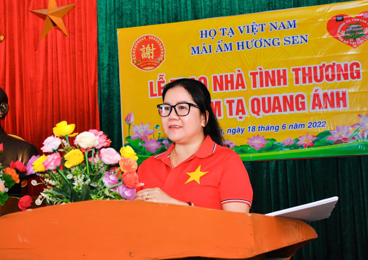 Bà Nguyễn Thị Thuận đại diện Công ty Chenshin phát biểu 