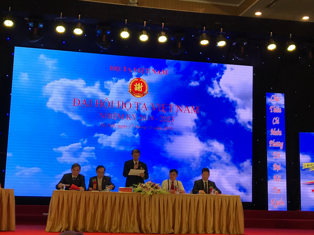 Ông Tạ Văn Khá được bầu Tổng thư ký HĐHTVN thay mặt đoàn CT.HĐHTVN phát biểu khai mạc Đại Hội Họ Tạ Việt Nam ngày 17/11/2019.