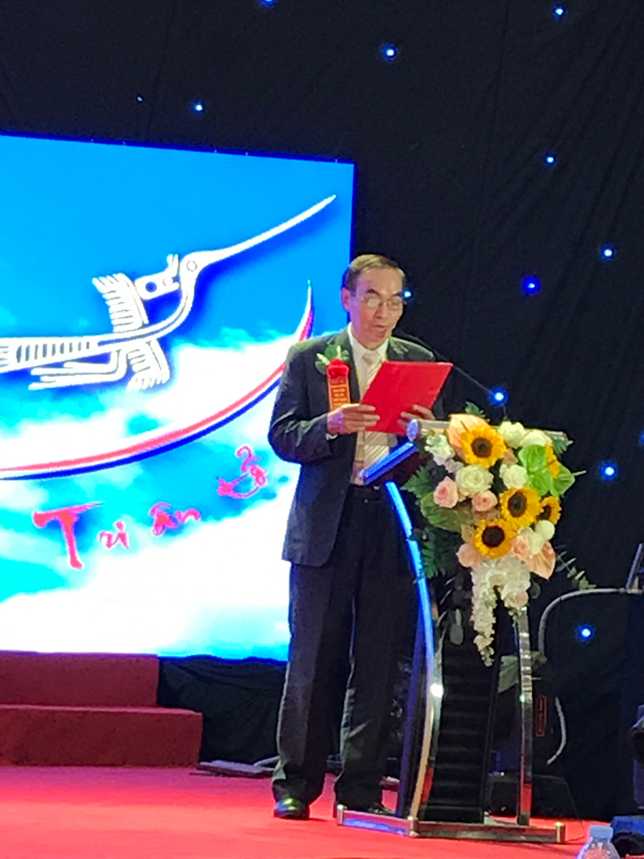 Ông Tạ Quang Vinh được bầu làm PCT.HĐHTVN lên phát biểu thông qua điều lệ Đại Hội Họ Tạ Việt Nam ngày 17/11/2019.