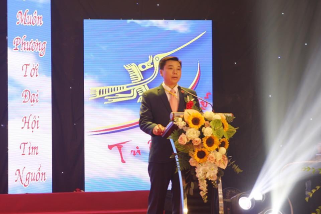 Ông Tạ Đình Đồng - đoàn Thư ký lên phát biểu trước Đại Hội Họ Tạ Việt Nam ngày 17/11/2019.