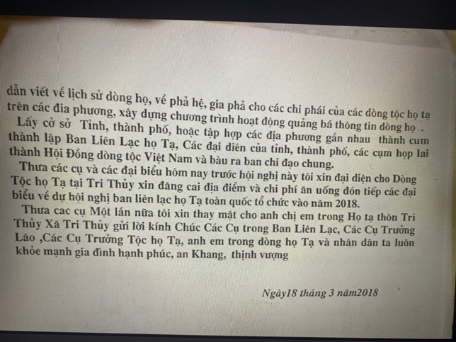 Ông Tạ Gia Cát-Lão Thành Cách Mạng ( họ Tạ xã Tri Thủy, huyện Phú Xuyên) phát biểu tại buổi Họp Mặt Đầu Xuân có nói đến việc thành lập Hội Đồng dòng tộc Việt Nam tại tỉnh Ninh Bình 18/3/2018.