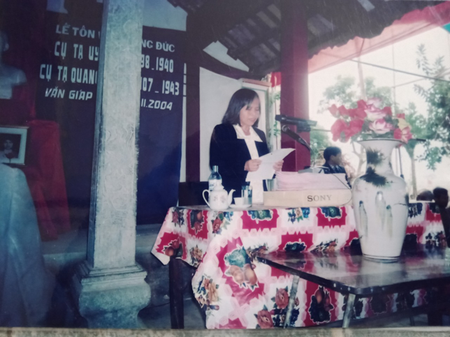 Bà Tạ Thị Lan (con gái cụ Tạ Quang Sần) phát biểu trước buổi Lễ Tôn Vinh