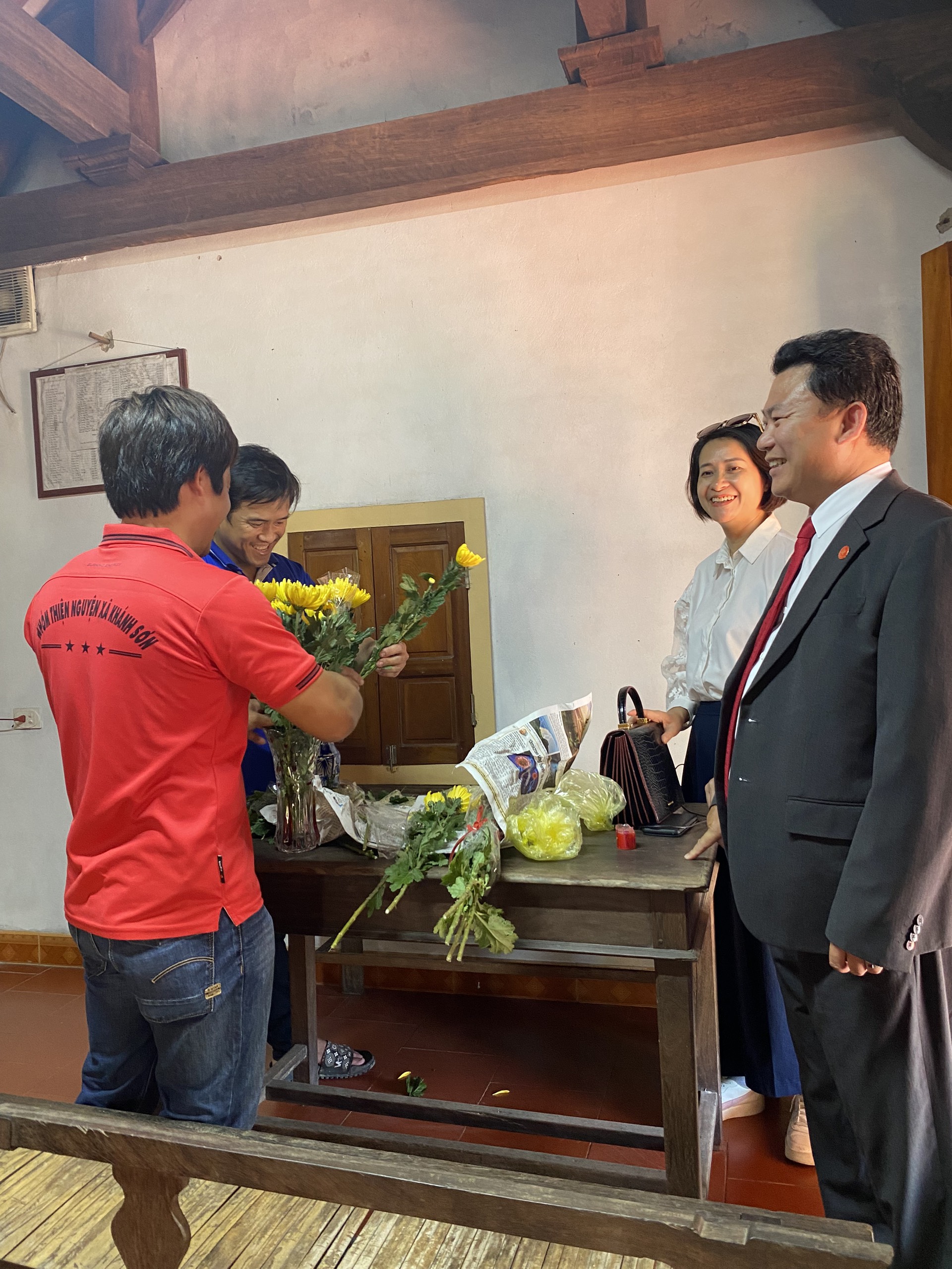 Chuẩn bị sắm lễ dâng hương