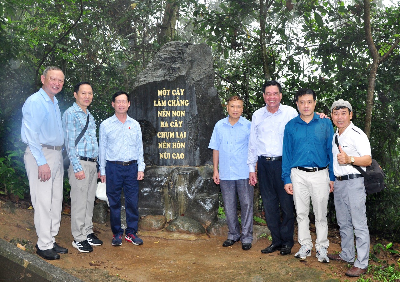 Z4276757214499 983354a87b59501c8de265d856237749