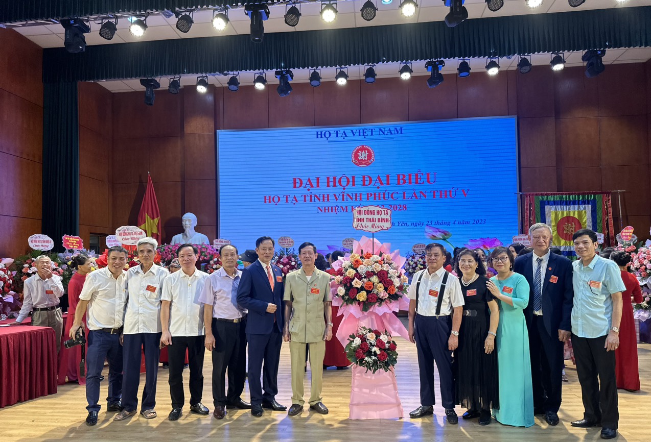 Hội đồng họ Tạ tỉnh Thái Bình chúc mừng đại hội