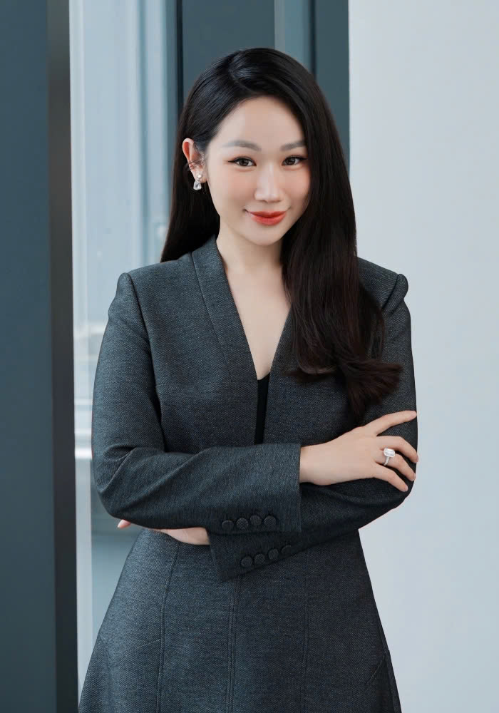 Bà Tạ Ngọc MaiTổng Giám Đốc, Hoàng Sơn Lãnh đạo tài ba chính là chìa khóa mở cánh cửa thành công toàn diện.