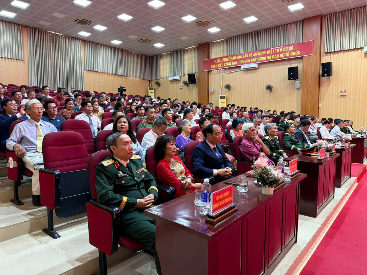 Thiếu tướng Hoàng Hoa Châu - con trai Thượng tướng, GS, AHLLVT: Hoàng Minh Thảo 